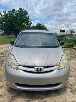 Toyota Sienna 2008 Gold