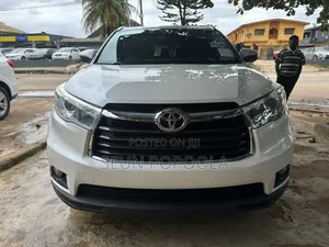 Toyota Highlander XLE V6 4x4 (3.5L 6cyl 6A) 2016 White