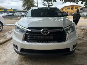 Toyota Highlander XLE V6 4x4 (3.5L 6cyl 6A) 2016 White