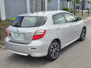 Toyota Matrix L Hatchback FWD (1.8L 4cyl 5M) 2011 Silver