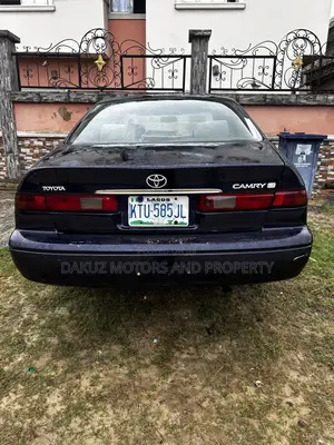 Toyota Camry 2000 Blue