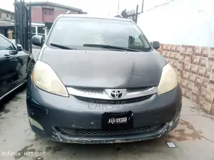 Toyota Sienna 2009 Gray