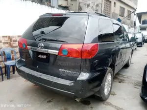 Toyota Sienna 2009 Gray
