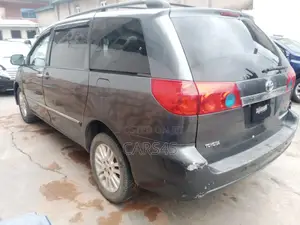 Toyota Sienna 2009 Gray