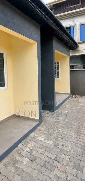 Mini Flat in Royal Garden Estate, Lakowe for rent