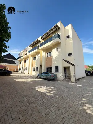 5bdrm Townhouse/Terrace in In A Mini Estate, for sale