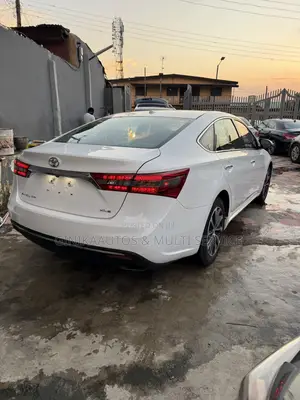 Toyota Avalon XLE 4dr Sedan (3.5L 6cyl 6A) 2015 White