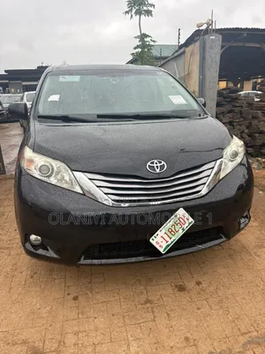 Toyota Sienna XLE 7-Passenger 4dr Minivan AWD (3.5L 6cyl 6A) 2015 Black