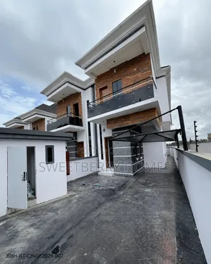 4bdrm Duplex in Chevron for rent