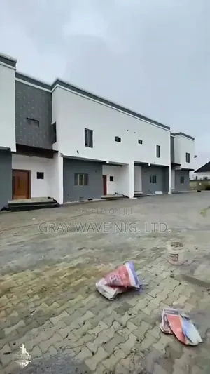 3bdrm Townhouse/Terrace in Sabon Lugbe for sale