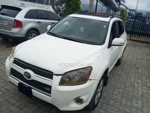 Toyota RAV4 2010 White