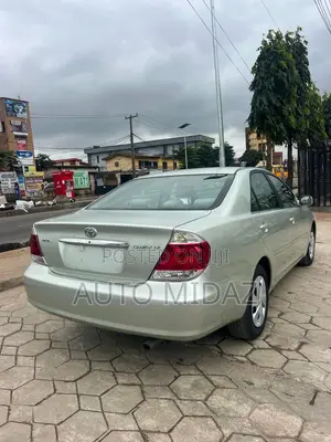 Toyota Camry LE 4dr Sedan (2.4L 4cyl 5A) 2005 Silver