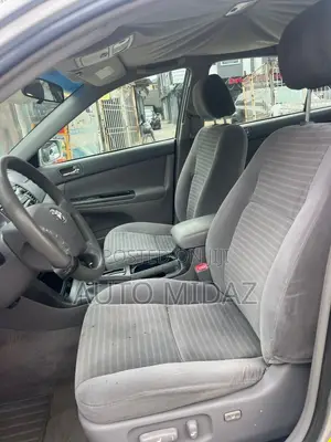 Toyota Camry LE 4dr Sedan (2.4L 4cyl 5A) 2005 Silver