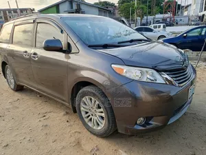 Toyota Sienna 2012 Brown