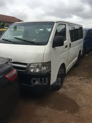 Toyota HiAce 2012 White