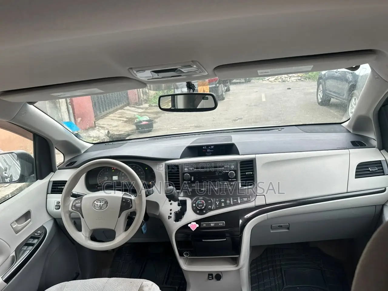 Toyota Sienna 2013 Silver