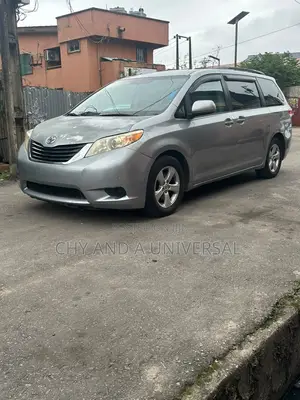 Toyota Sienna 2013 Silver