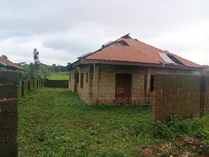 House for Sale @ Hayan Katapawa, Gonigora. 3 Bedroom Flat, Fenced