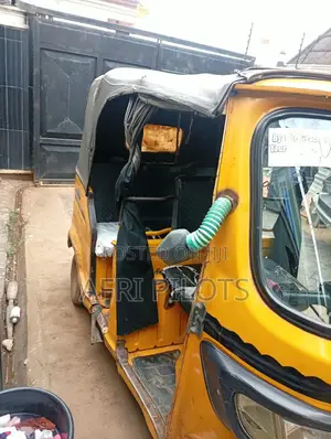 Suzuki Every 2025 Yellow