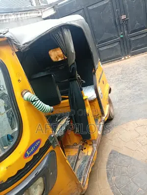 Suzuki Every 2025 Yellow