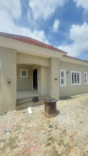3bdrm Bungalow in Broadview Estate, Idu Industrial for rent