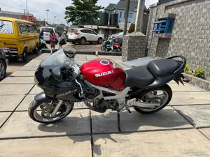 Suzuki SFV650 2010 Red