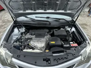 Toyota Camry SE 4dr Sedan w/Prod. End 11/13 (2.5L 4cyl 6A) 2014 Silver