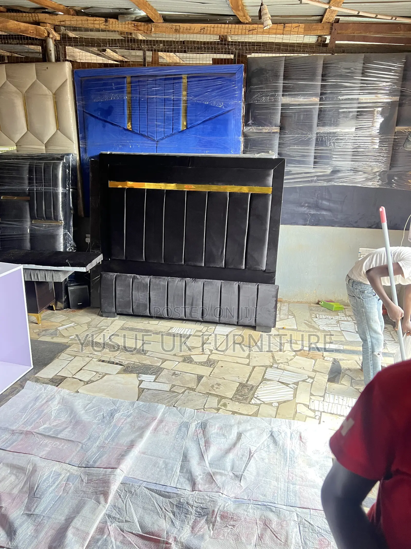 Glossy Finishing 4.5/6 Bed Frame