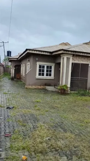 3bdrm Bungalow in Ashimiu Close, Awoyaya for rent