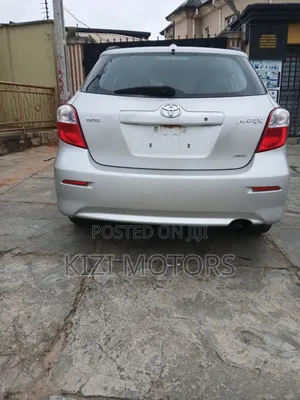 Toyota Matrix Hatchback FWD (1.8L 4cyl 5M) 2009 Silver