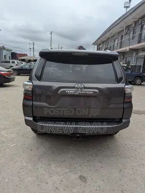 Toyota 4-Runner SR5 Premium 4dr 4x4 (4.0L 6cyl 5A) 2017 Gray
