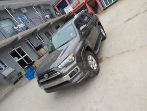 Toyota 4-Runner SR5 Premium 4dr 4x4 (4.0L 6cyl 5A) 2017 Gray