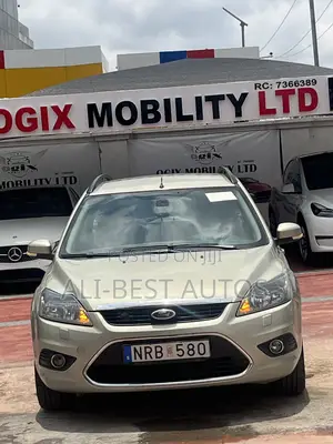 Ford Focus 2010 Beige