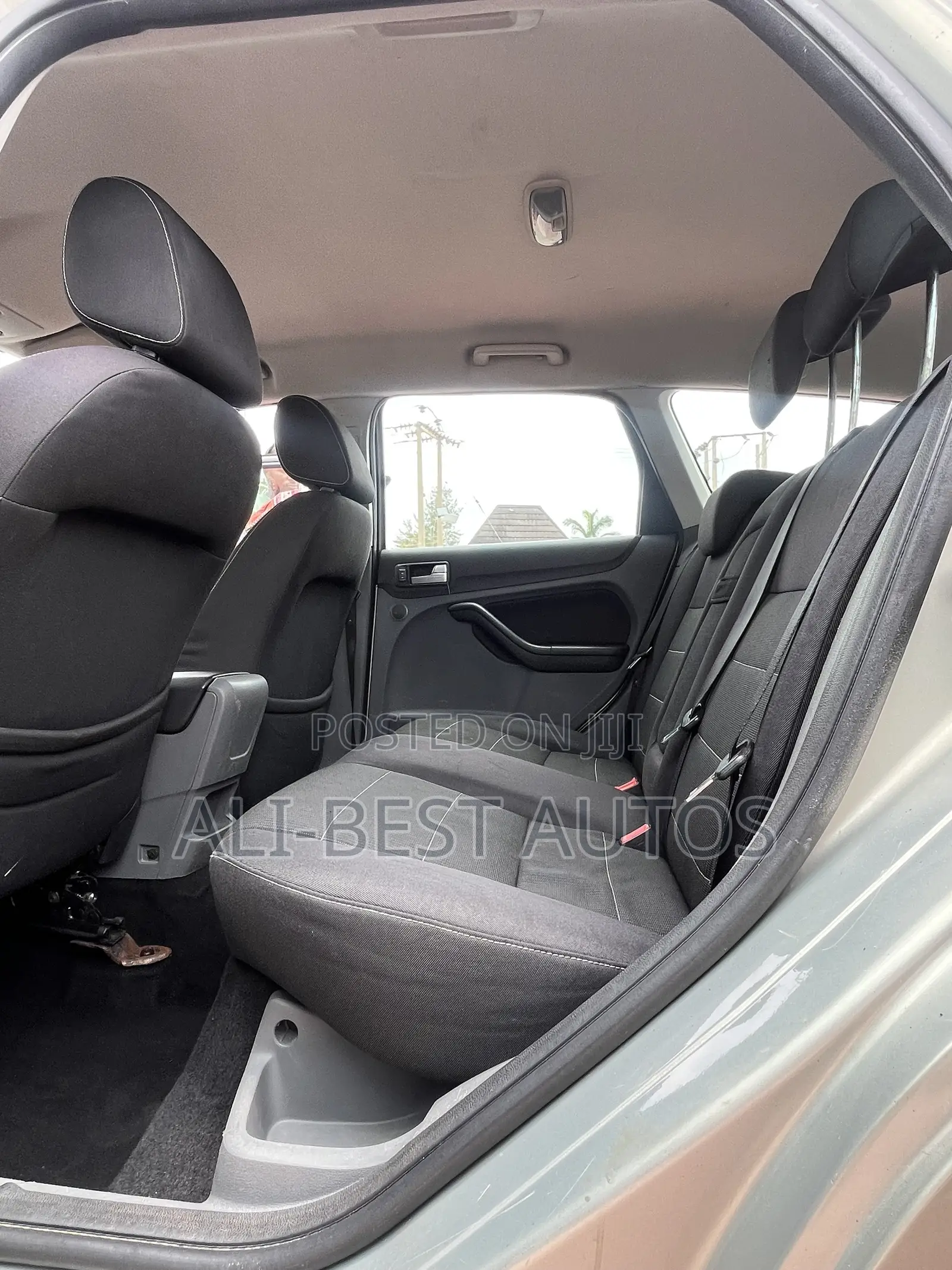 Ford Focus 2010 Beige