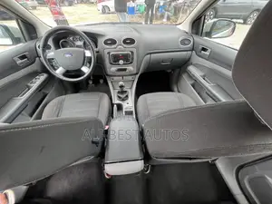 Ford Focus 2010 Beige