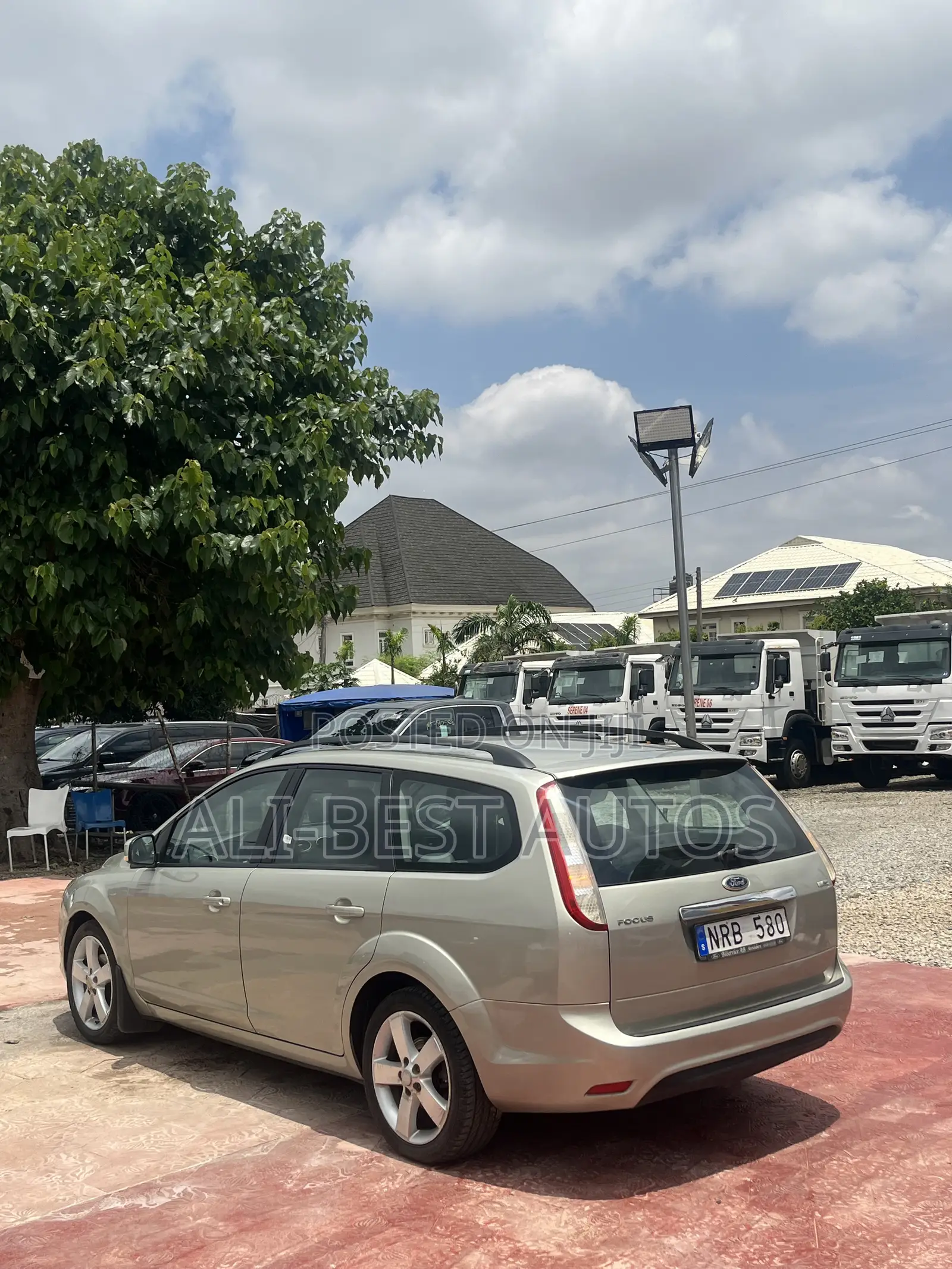 Ford Focus 2010 Beige