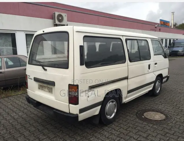 Nissan Caravan (Urvan) 1994 White