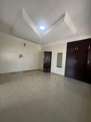 5bdrm Duplex in Golf Estate Gra, for rent