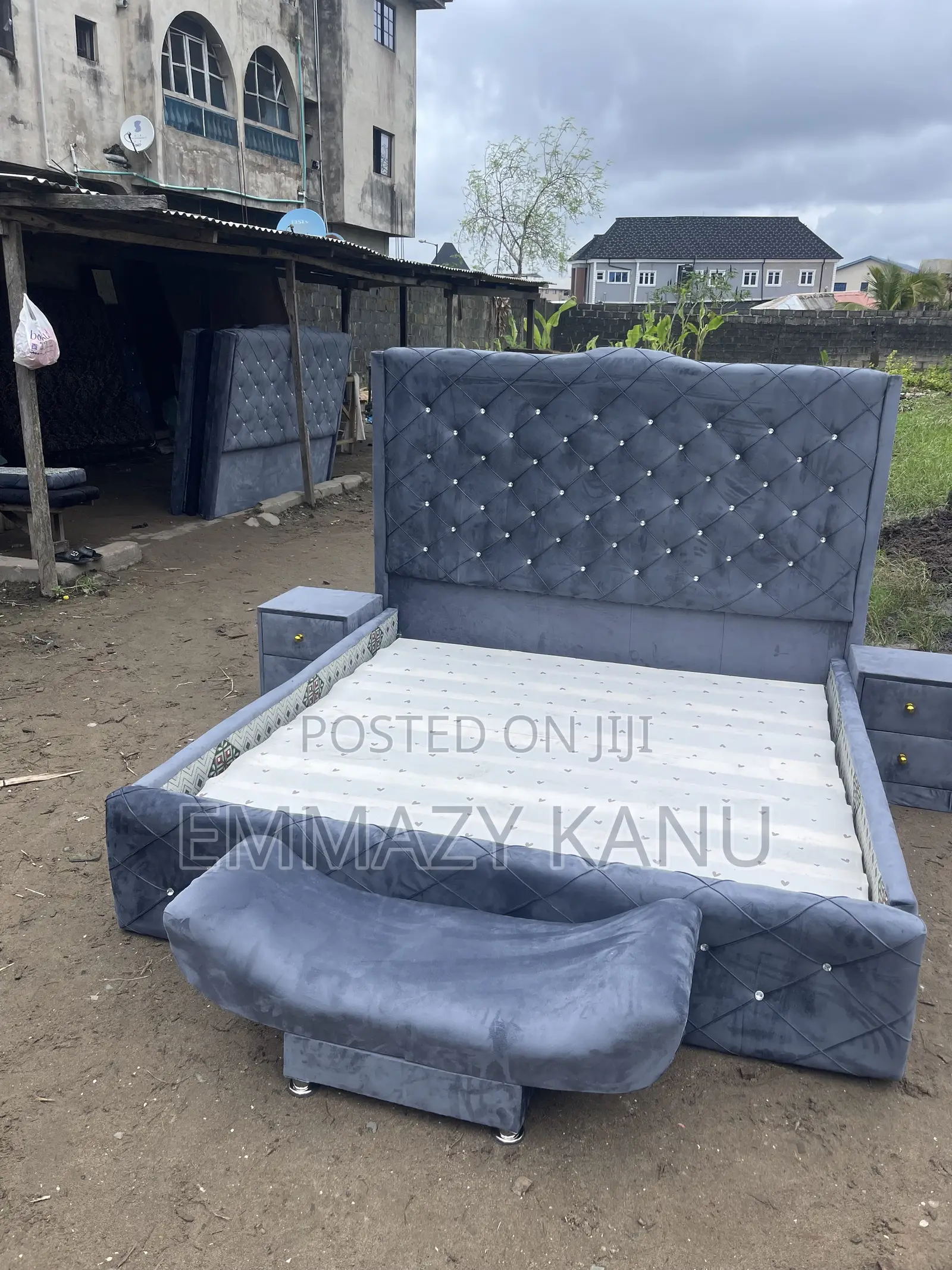 Quality 6x6 Bedframe With Two Bedside