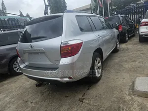 Toyota Highlander Base 2010 Silver