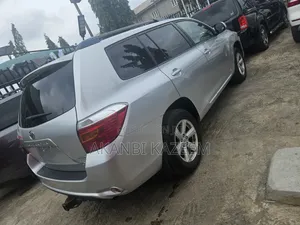 Toyota Highlander Base 2010 Silver