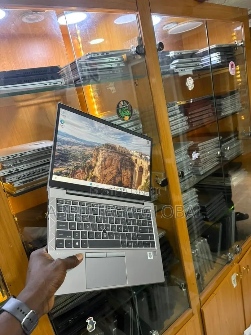 Laptop HP ZBook Firefly 14 G7 8GB Intel Core i5 SSD 256GB