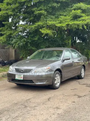 Toyota Camry LE 4dr Sedan (2.4L 4cyl 5A) 2005 Gray