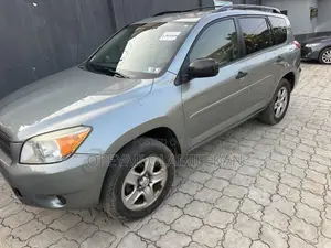 Toyota RAV4 1.8 2007 Gold