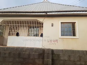 3bdrm Bungalow in Jigo, Ushafa for sale