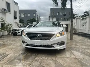 Hyundai Sonata SE 4dr Sedan (2.4L 4cyl 6A) 2015 White