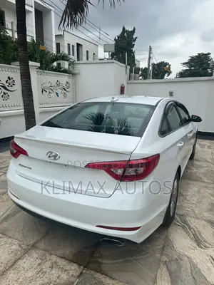 Hyundai Sonata SE 4dr Sedan (2.4L 4cyl 6A) 2015 White