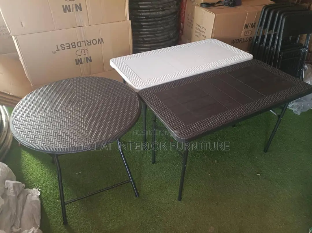 Foldable Tables Available in Different Shapes