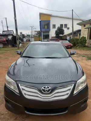 Toyota Camry SE 4dr Sedan (2.5L 4cyl 6AM) 2010 Gray
