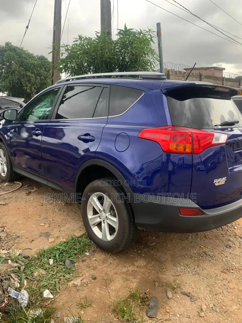 Toyota RAV4 2014 Blue